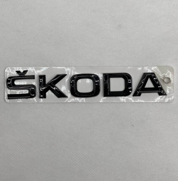 كلمة SKODA على الشنطة بيانو بلاك اسكودا كوديك
